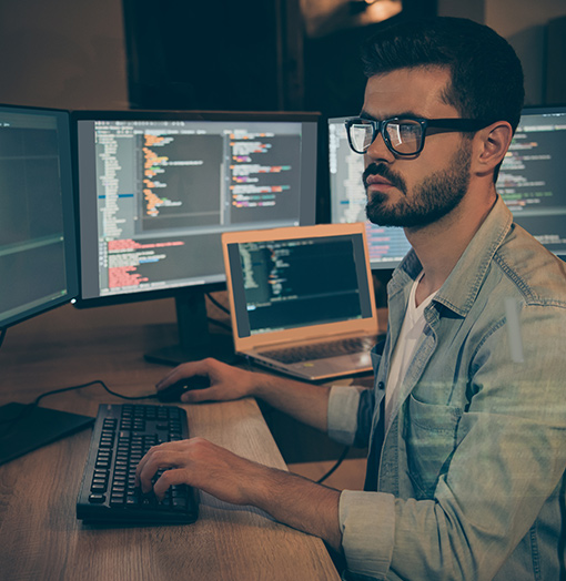 zdjęcie przedstawiające pracownika biura