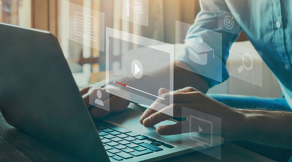 zdjęcie przedstawiające szkolenie w formie online