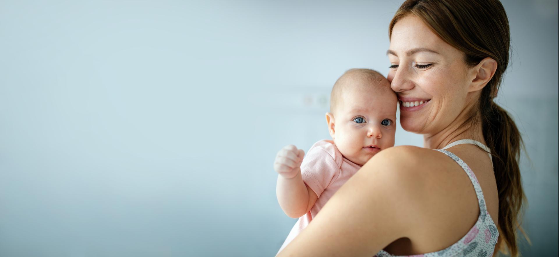 Kobieta z noworodkiem