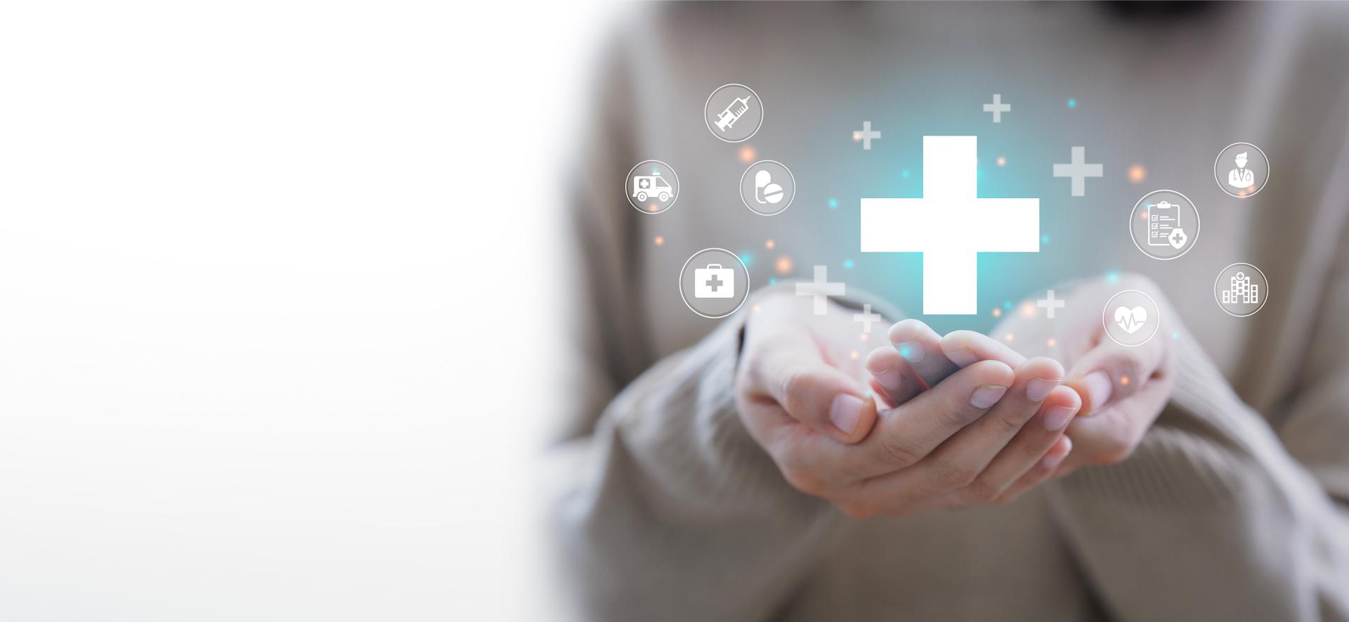 Dłoni splecione w koszyczek nad którymi unoszą się ikony związane ze zdrowiem