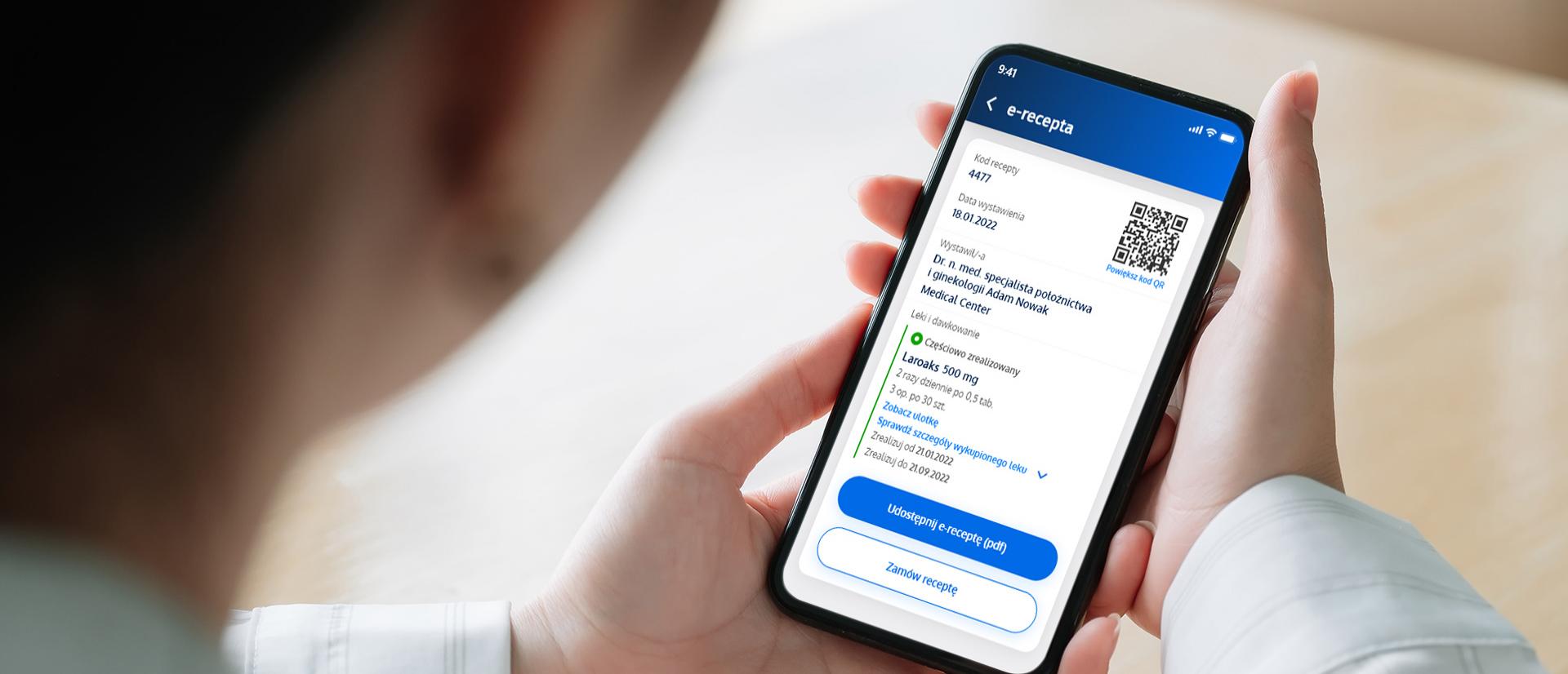 zdjęcie telefonu z dokumentem elektronicznym