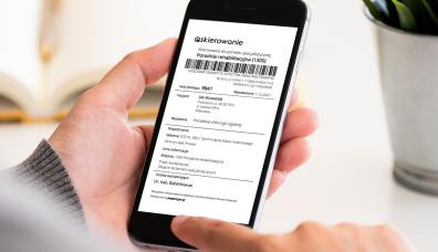 zdjęcie telefonu z dokumentem