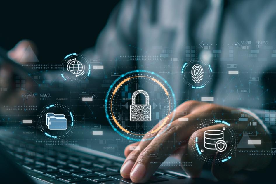 Pracownik przy komputerze