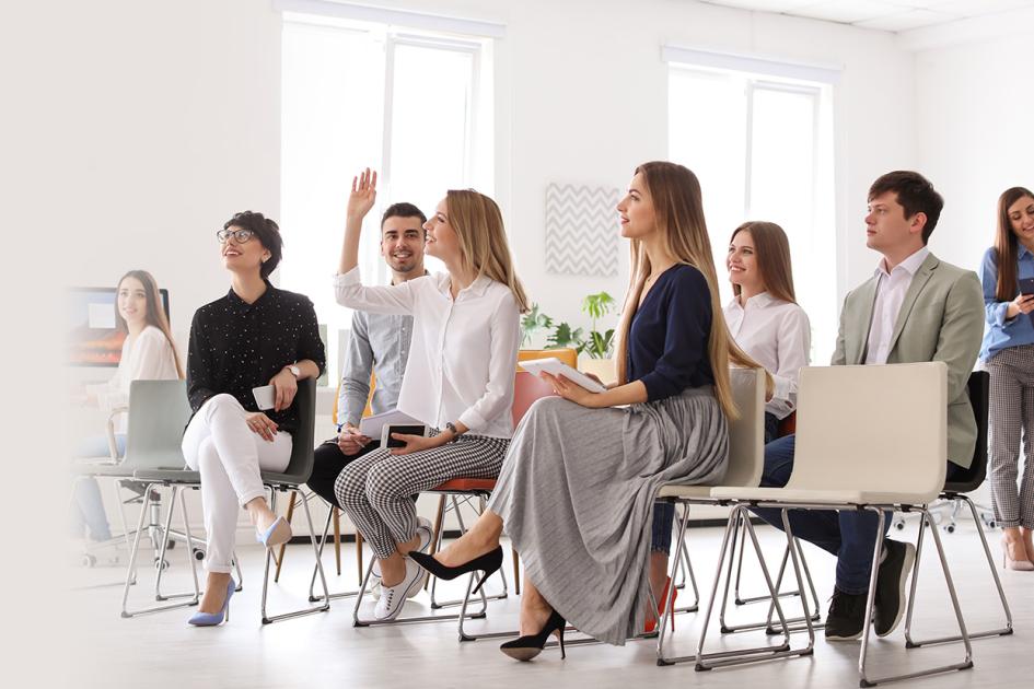 grupa osób biorących udział w szkoleniu
