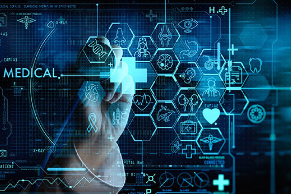 Obraz ręki na tle ikon symbolizujących systemy informatyczne